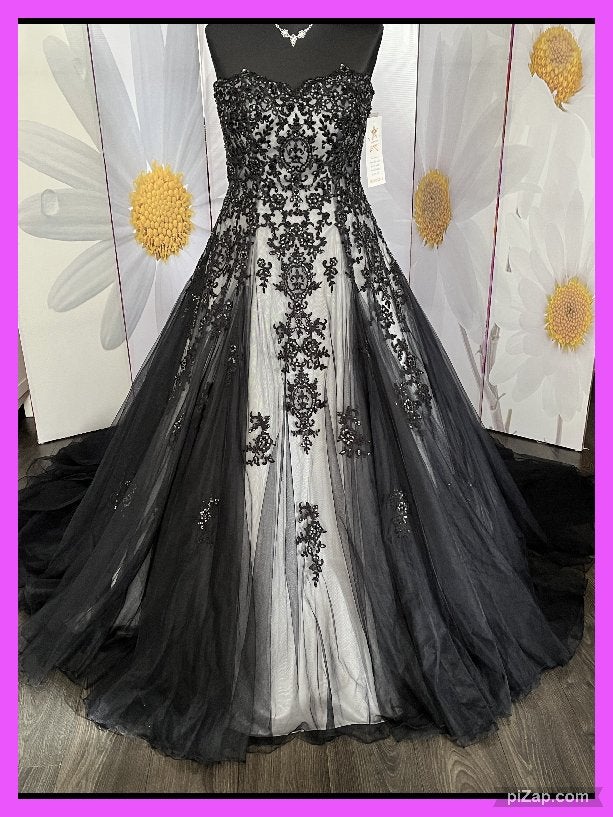 Nieuw maat 46 zwart/ivoor BECKY, Kleding | Dames, Trouwkleding en Trouwaccessoires, Trouwjurk, Zwart, Nieuw, Ophalen of Verzenden