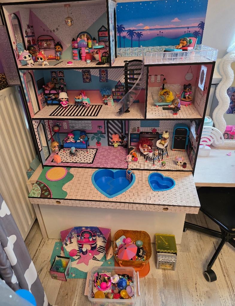LOL poppenhuis, Kinderen en Baby's, Speelgoed | Poppenhuizen, Ophalen, Zo goed als nieuw, Poppenhuis