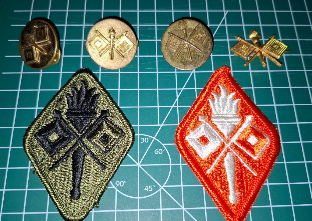 US - US Signal Corps Insignia set, Verzamelen, Militaria | Tweede Wereldoorlog, Verzenden, Landmacht, Amerika, Embleem of Badge