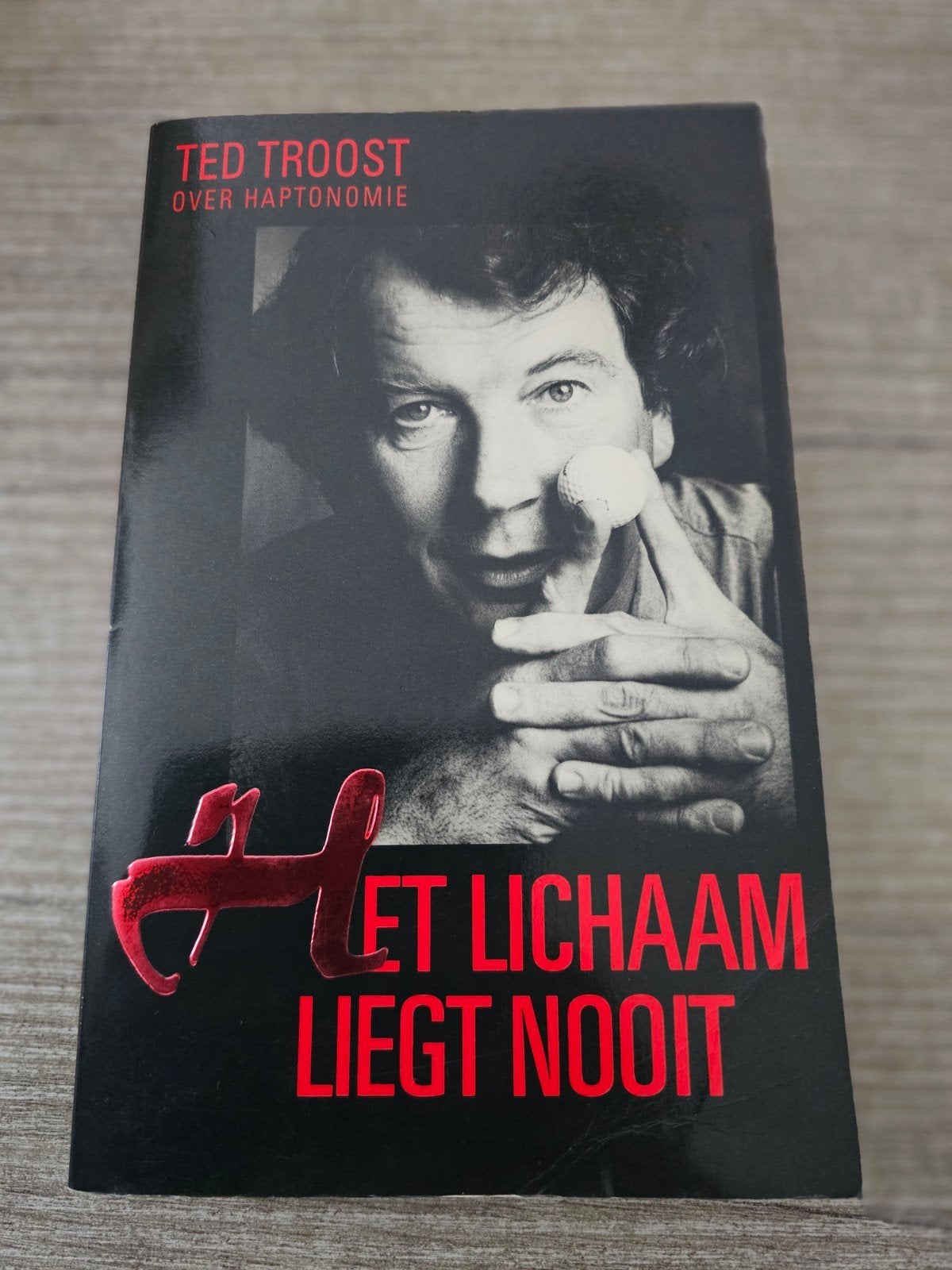 Ted Troost - Het Lichaam Liegt Nooit (Over Haptonomie), Boeken, Ophalen of Verzenden, Gelezen, Ted Troost