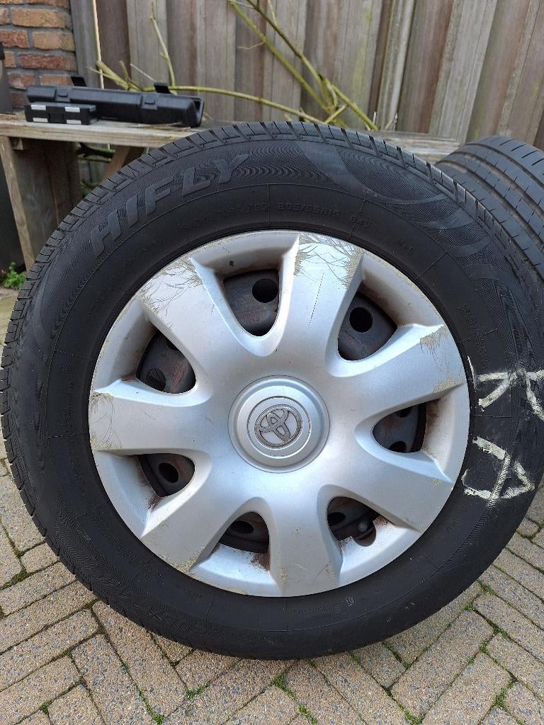Gratis zomerbanden Totota Avensis Verso 205/65R15, Auto-onderdelen, Banden en Velgen, Ophalen, Gebruikt, 15 inch, Banden en Velgen