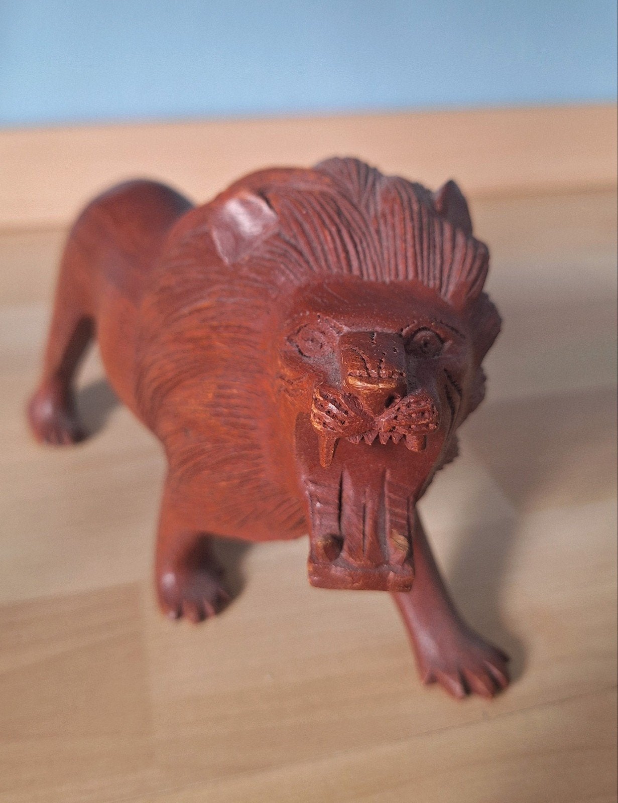 Houten beeldje Leeuw, Ophalen of Verzenden, Zo goed als nieuw, Wild dier, Beeldje of Figuurtje