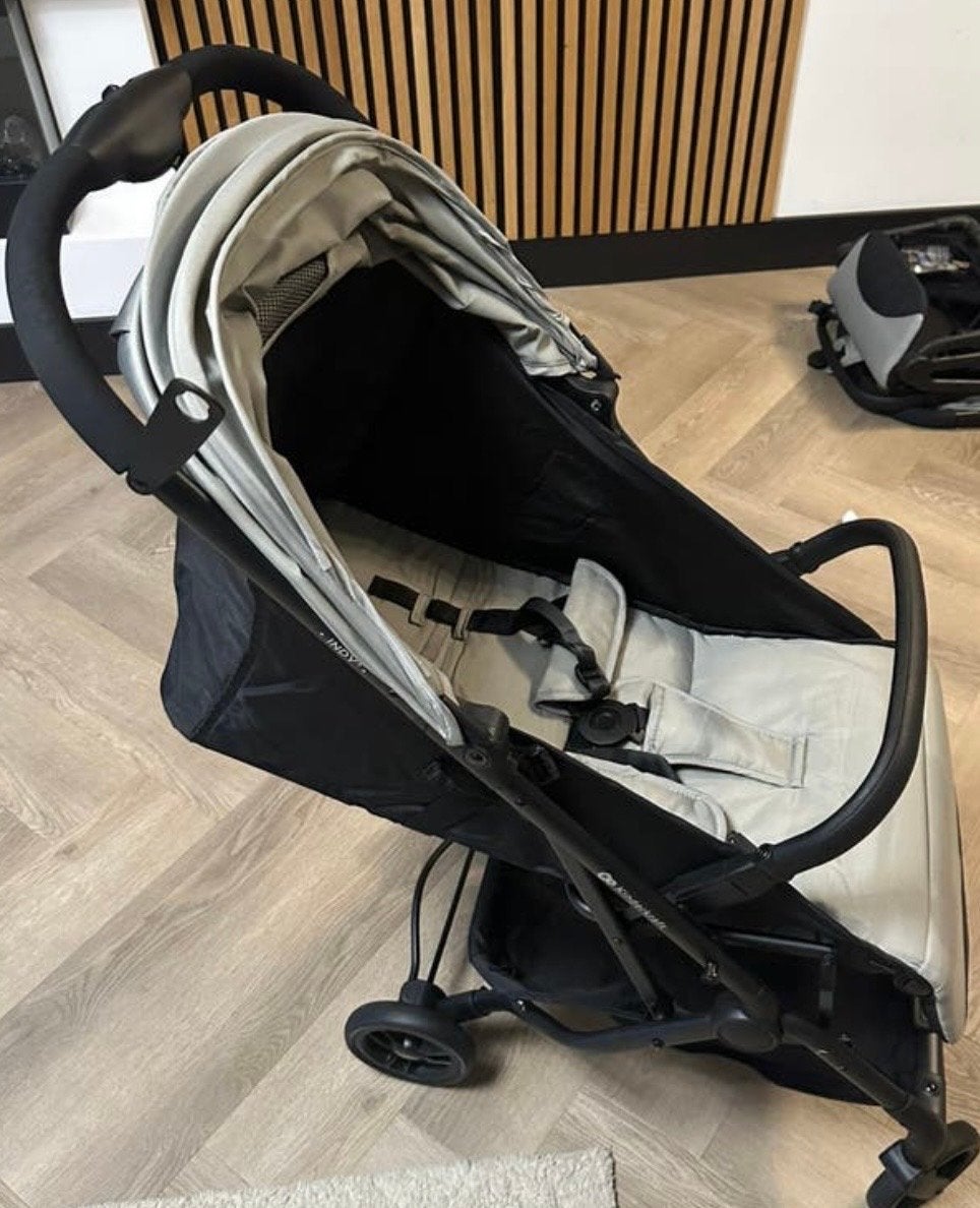 KinderKraft Indy 3 Compacte en lichte kinderwagen, Ophalen, Zo goed als nieuw, Overige merken, Verstelbare rugleuning
