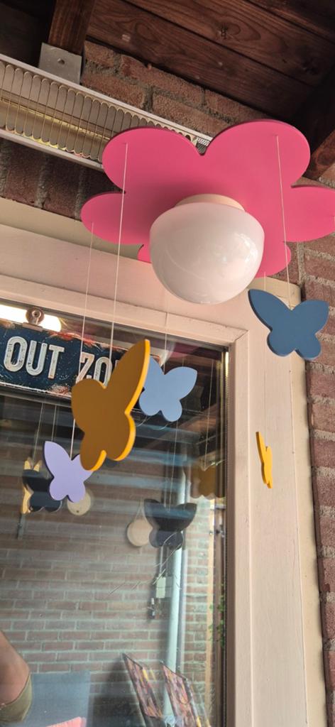 Vrolijke kinderlamp met vlinders - Roze bloem, Ophalen of Verzenden, Gebruikt, Metaal