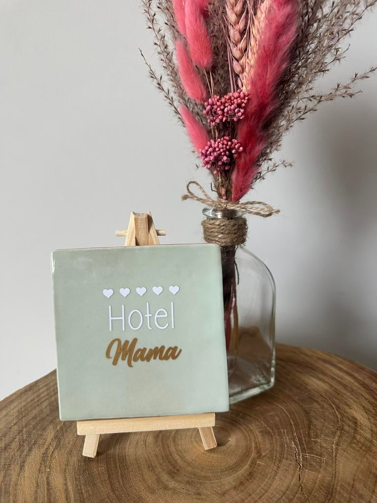 Handgemaakt tegeltje “hotel mama” met houder, Huis en Inrichting, Ophalen of Verzenden, Nieuw