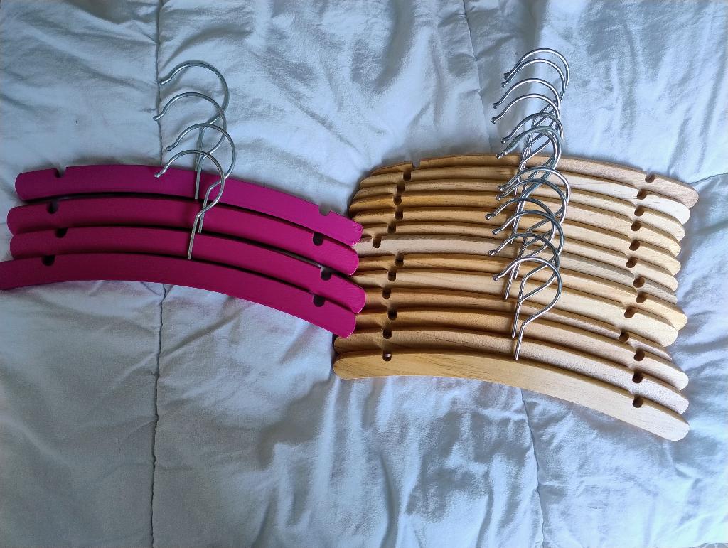 Mooie houten baby kleerhangers, Kinderen en Baby's, Ophalen, Zo goed als nieuw, Prenatal, Jongen of Meisje