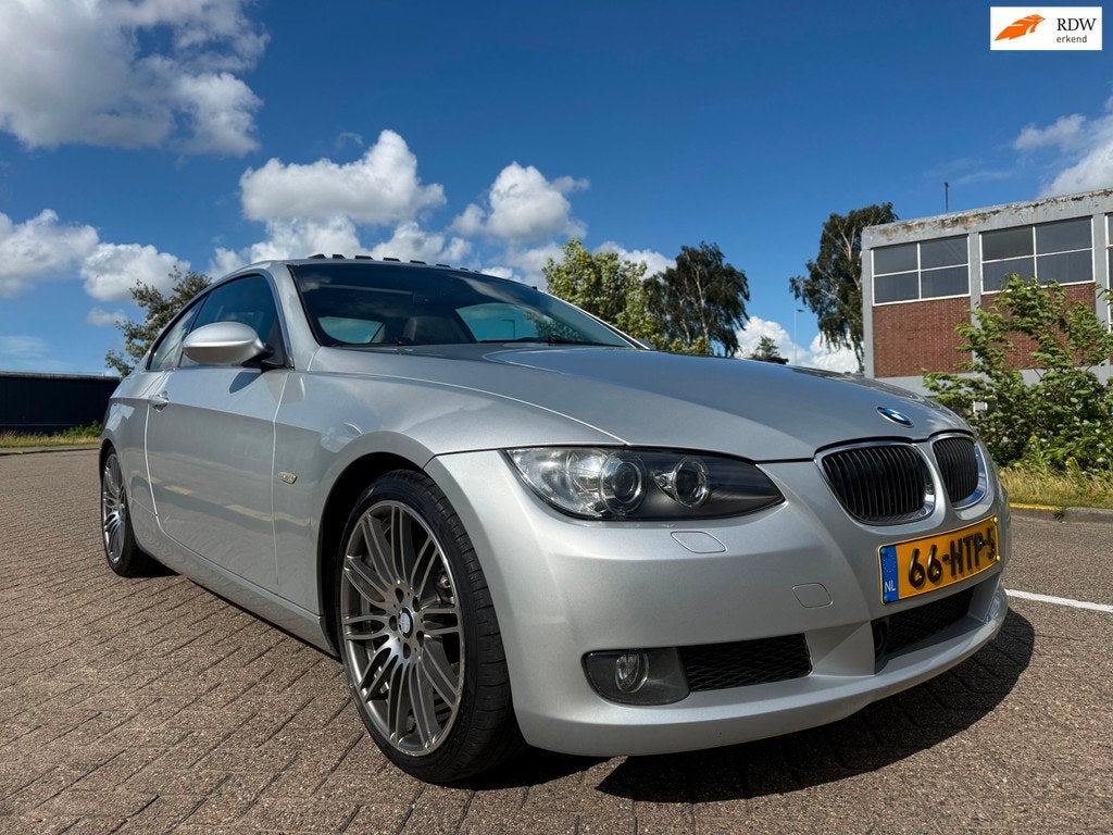 BMW 3-serie Coupé 325i Executive_OPENDAK_LEER_NETTE AUTO!, Auto's, BMW, Automaat, 745 kg, Achterwielaandrijving, Gebruikt