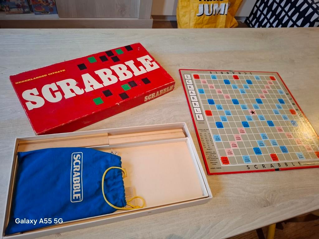 Scrabble - Nederlandse Uitgave - Compleet Gezelschapsspel, Hobby en Vrije tijd, Gezelschapsspellen | Bordspellen, Gebruikt, Westelijke Havendijk 15, 4703 RA Roosendaal, Nederland