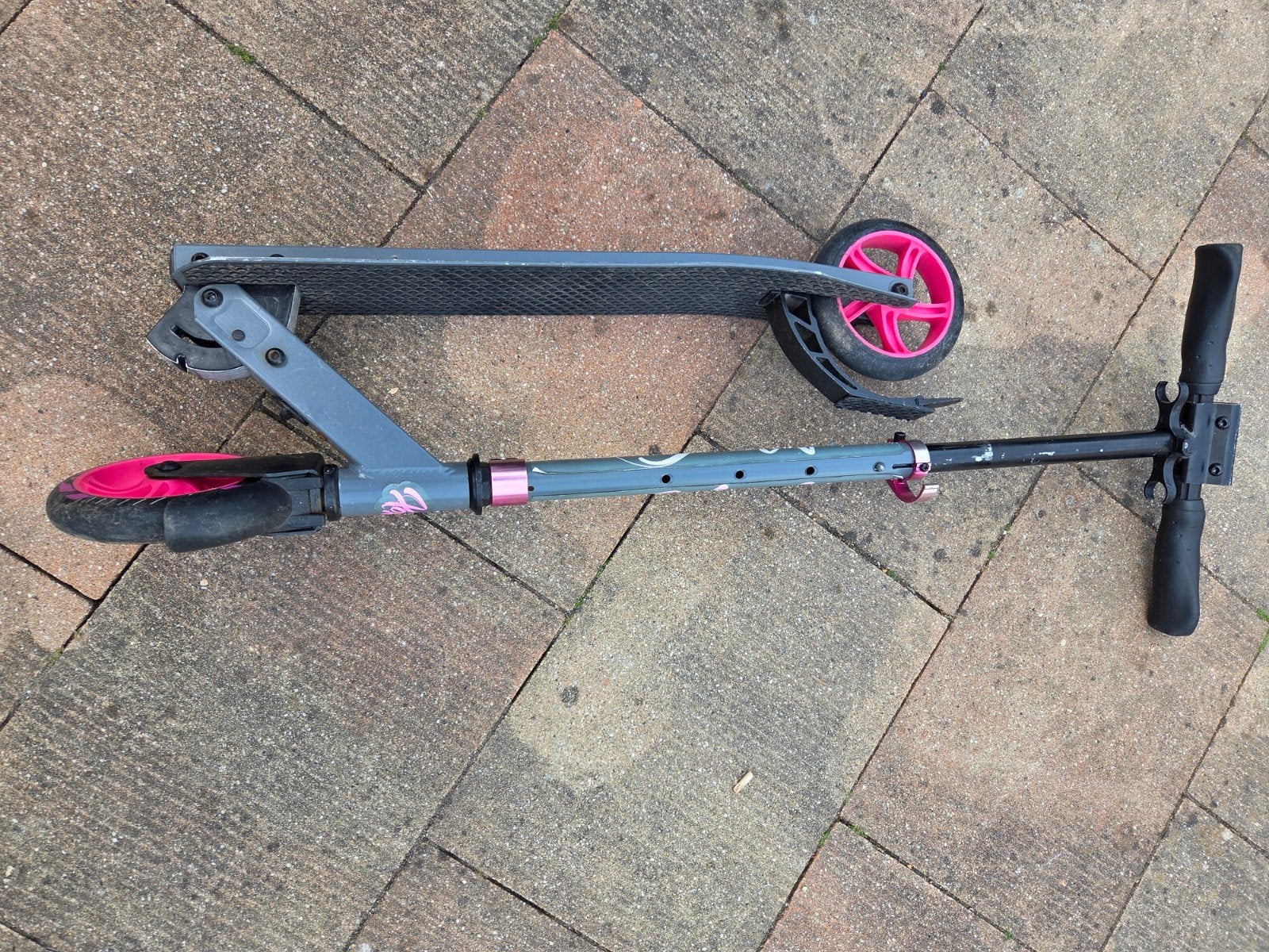 Gebruikte step met roze wielen, Fietsen en Brommers, Steps, Gebruikt, Gewone step, Ophalen