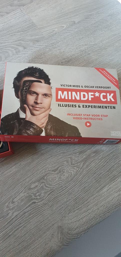 Mindf*ck Illusies & Experimenten - Compleet Gezelschapsspel, Vijf spelers of meer, Ophalen, Zo goed als nieuw, Identity Games