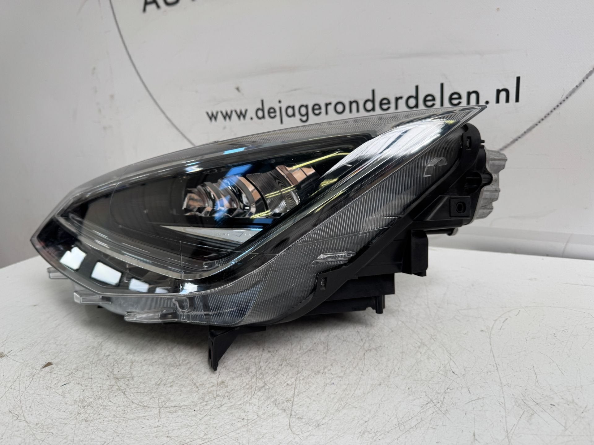 SEAT IBIZA ARONA 6F VOL LED KOPLAMP 6F1941007E, Gebruikt, Autovia A-2, Km 585 585
08760  Martorell, ES, Ophalen of Verzenden, SEAT S.A.