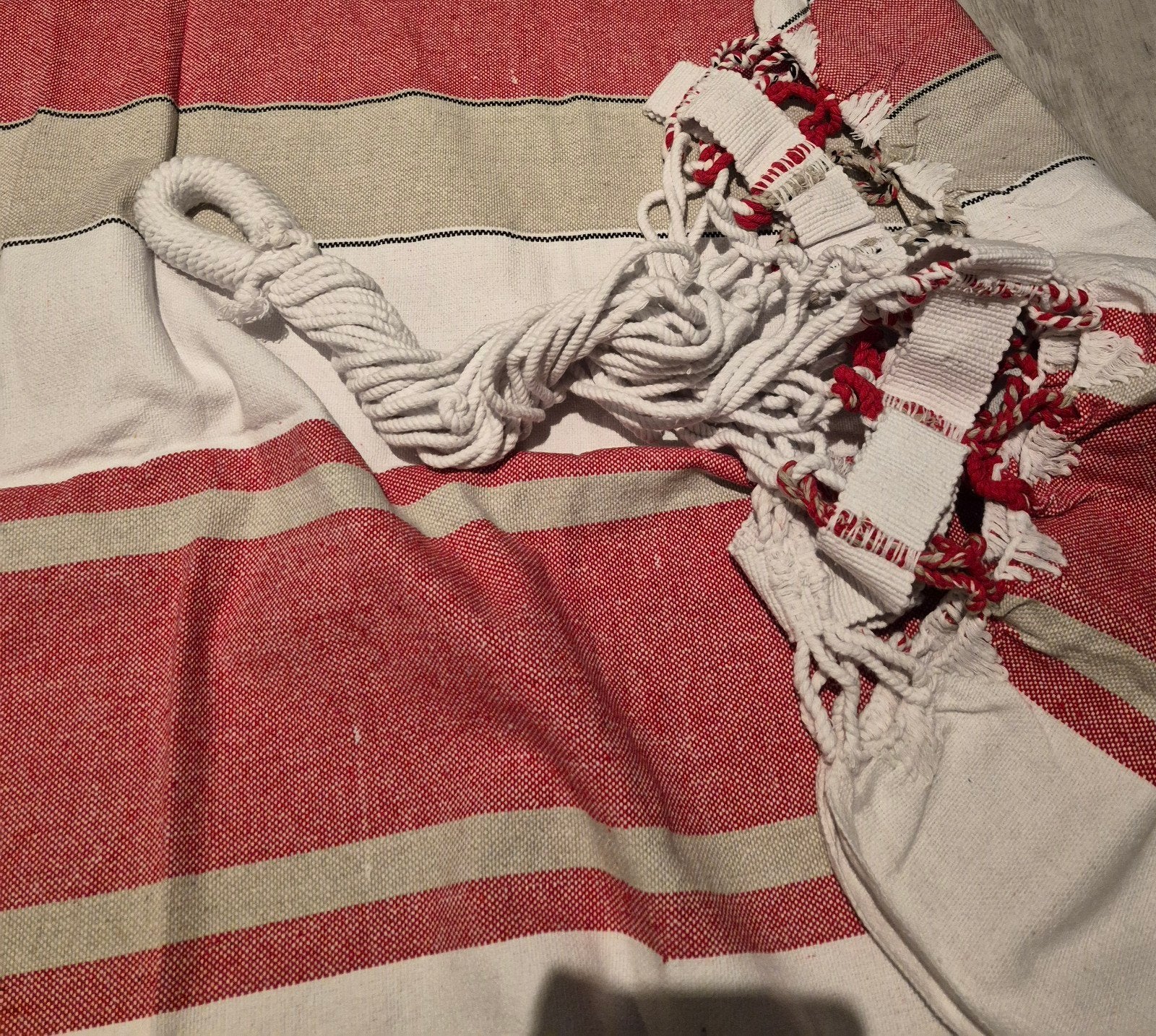 Comfortabele nieuwe hangmat met rood-beige-witte strepen, Opvouwbaar, Nieuw, Ophalen of Verzenden, Eenpersoons