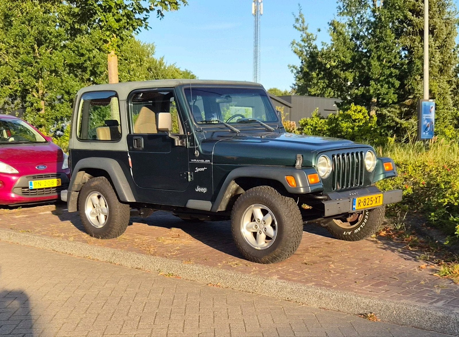 Jeep Wrangler TJ Sport 2.5 LPG G3 bj 2000 Groen, 118 pk, 4 cilinders, 2000 kg, 4 stoelen