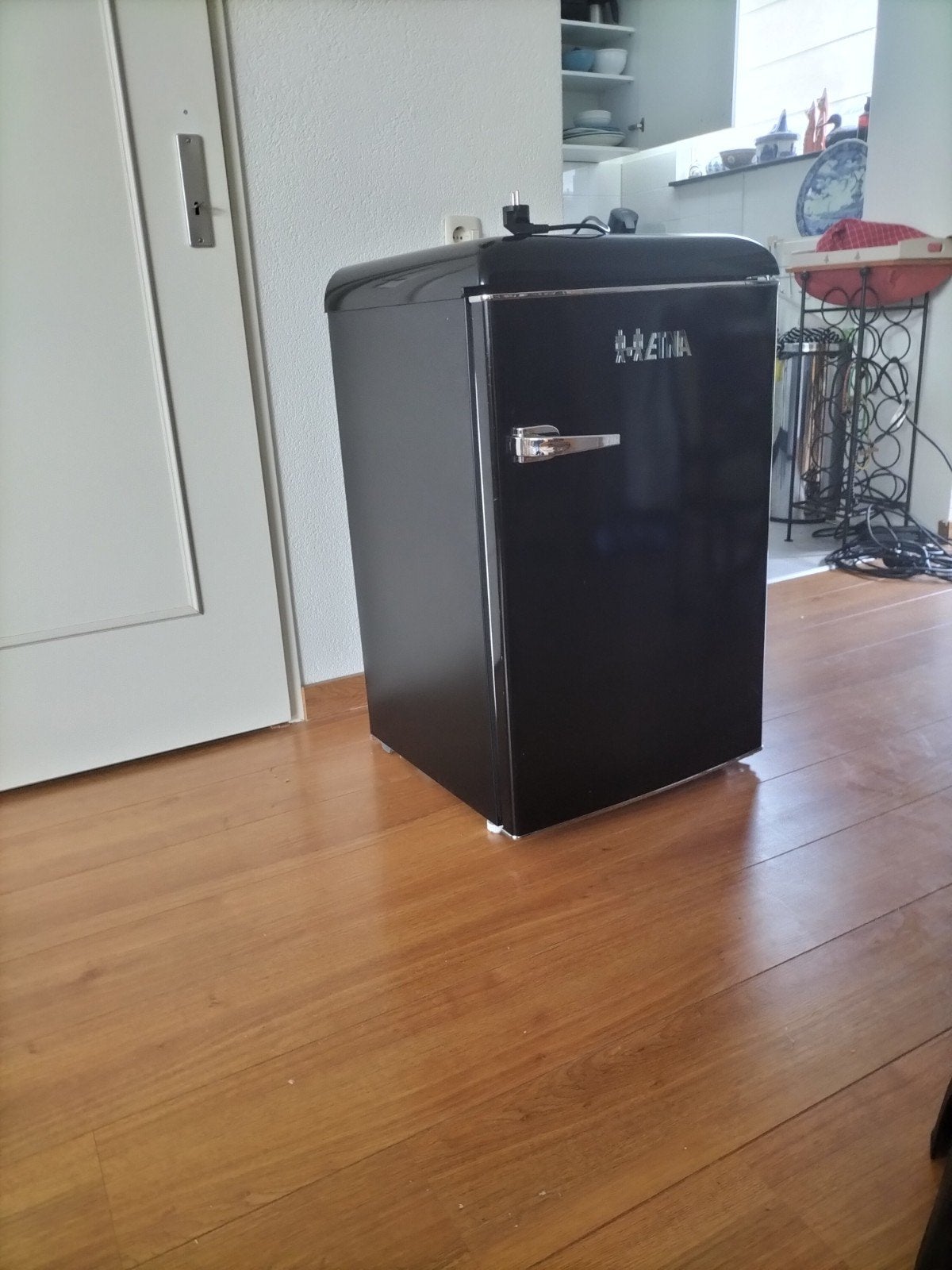 Retro Etna..zwarte koelkast, Witgoed en Apparatuur, Koelkasten en IJskasten, Zonder vriesvak, 200 liter of meer, Zo goed als nieuw