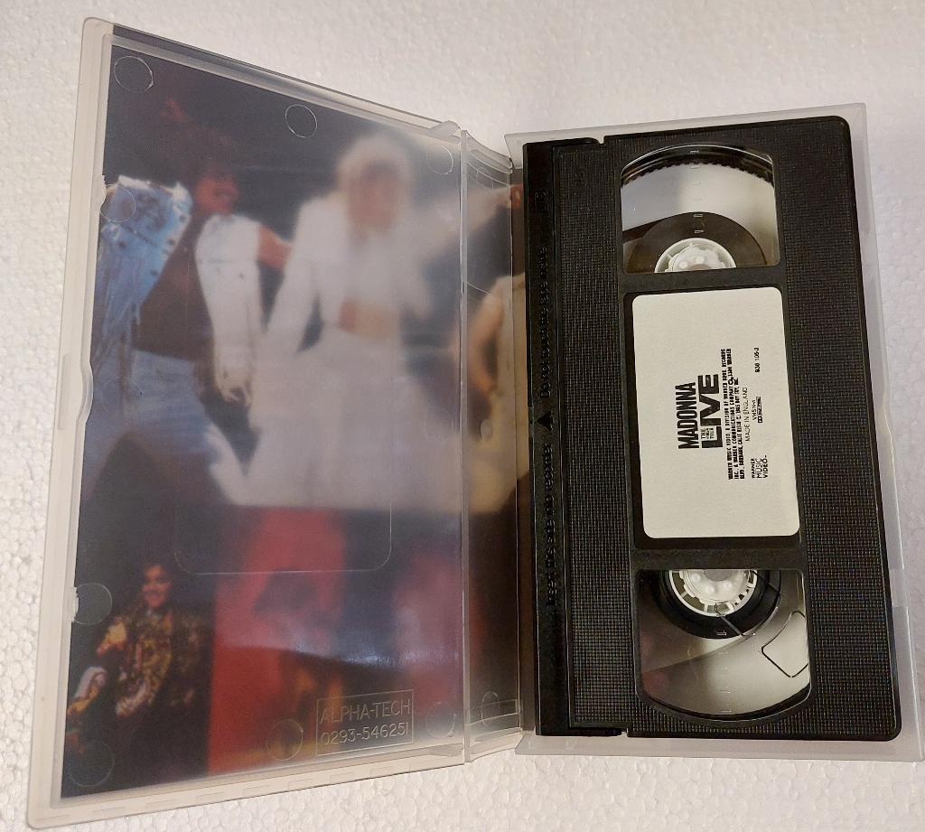 Madonna Video VHS Live The Virgin Tour 1985 Origneel, Verzamelen, Muziek, Artiesten en Beroemdheden, Verzenden, Gebruikt, Gebruiksvoorwerp