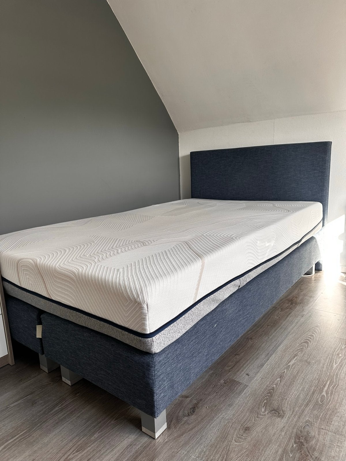 MioDormio boxspring 120x200, Ophalen, Eenpersoons, Blauw, Zo goed als nieuw