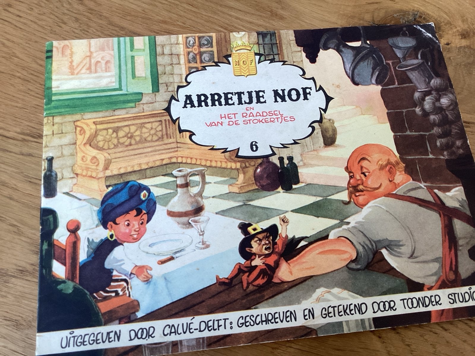 Arretje Nof en het Raadsel van de Stokertjes - Deel 6, Boeken, Ophalen of Verzenden, Gelezen, Sprookjes