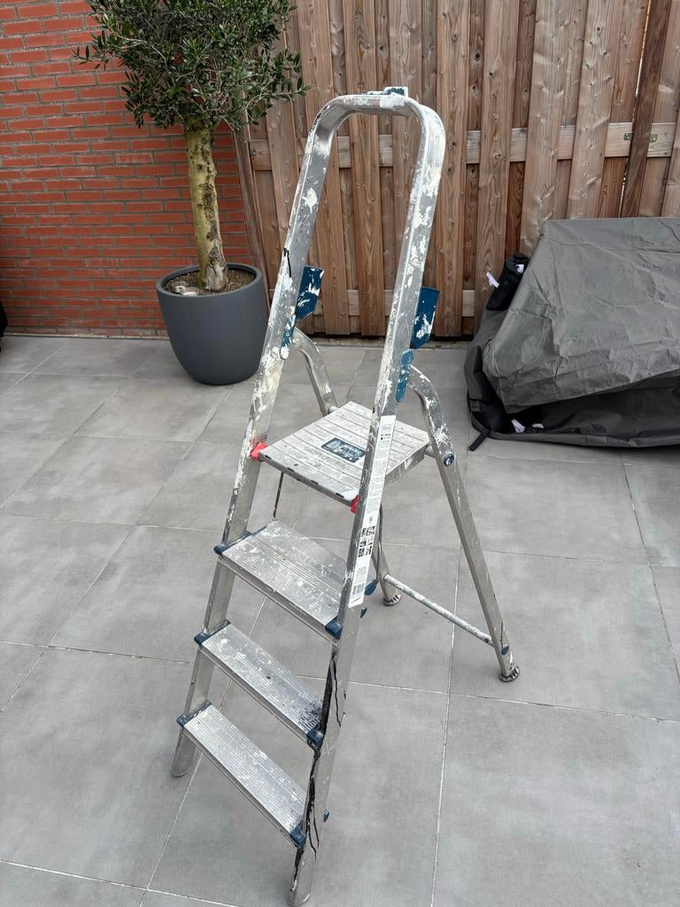 Trap met 4 treden - Gebruikt, goed werkend, Doe-het-zelf en Verbouw, Ladders en Trappen, Ophalen of Verzenden, Gebruikt, Trap