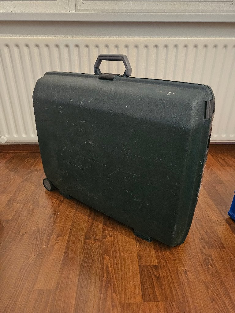 Grote solide Samsonite koffer met wieltjes en cijferslot, Ophalen, Hard kunststof, Slot, Zo goed als nieuw