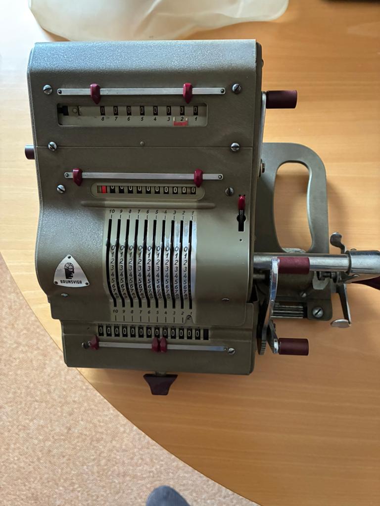 Brunsviga vintage rekenmachine (met hoes en boekje), Ophalen