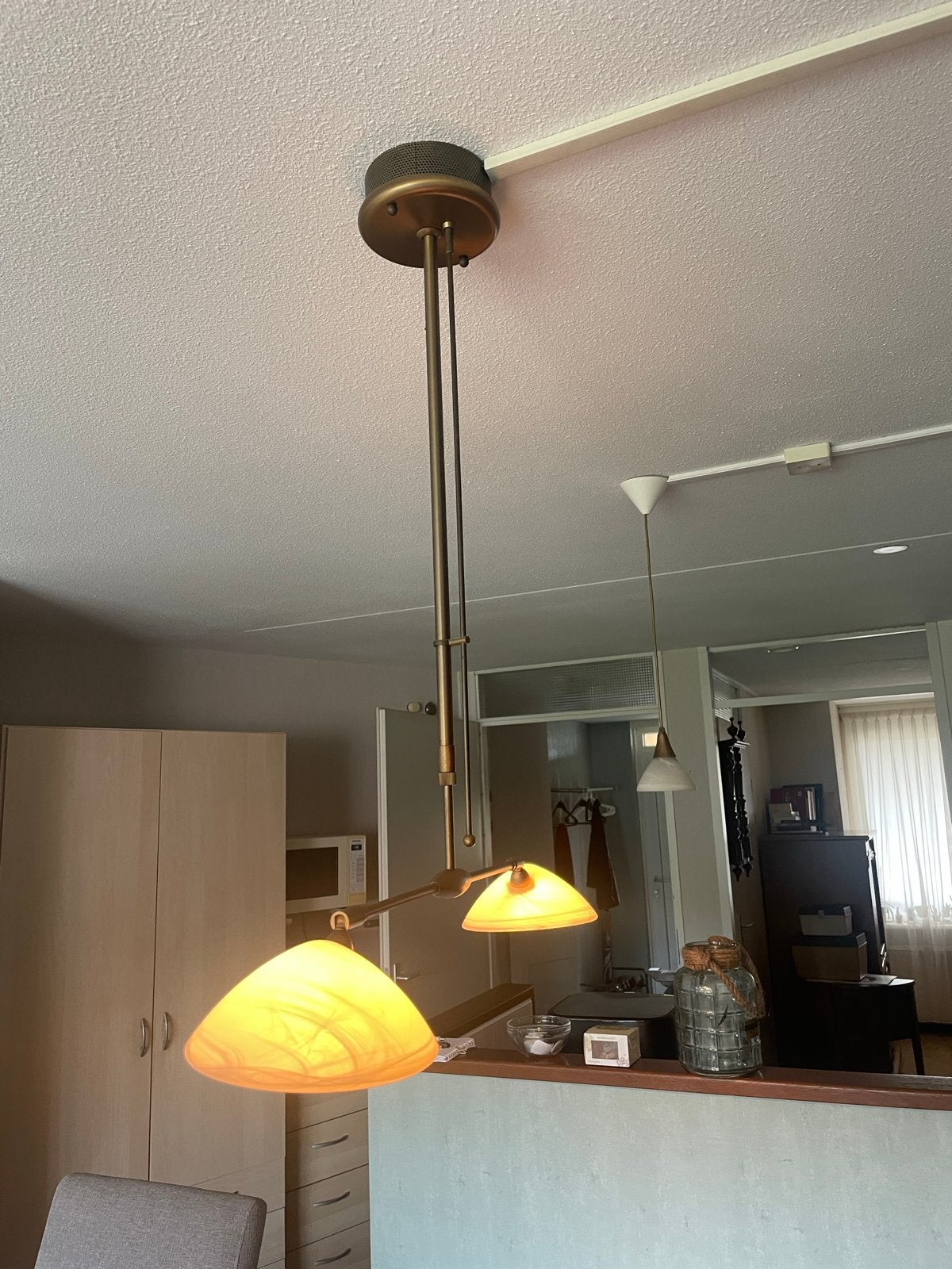 Hanglamp met 2 gemarmerde glazen Kappen, Huis en Inrichting, Ophalen of Verzenden, Gebruikt, Metaal, E27 (groot)