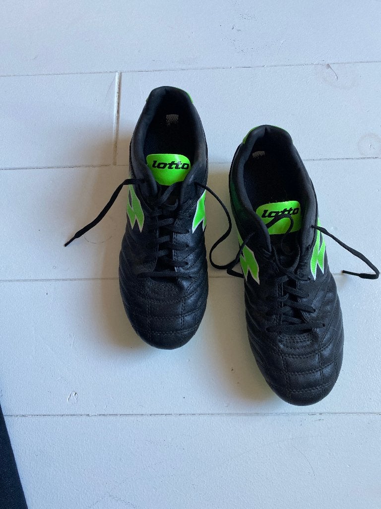 Leren Lotto voetbalschoenen mt 40,5, Maat XS of kleiner, Ophalen of Verzenden, Zo goed als nieuw, Schoenen