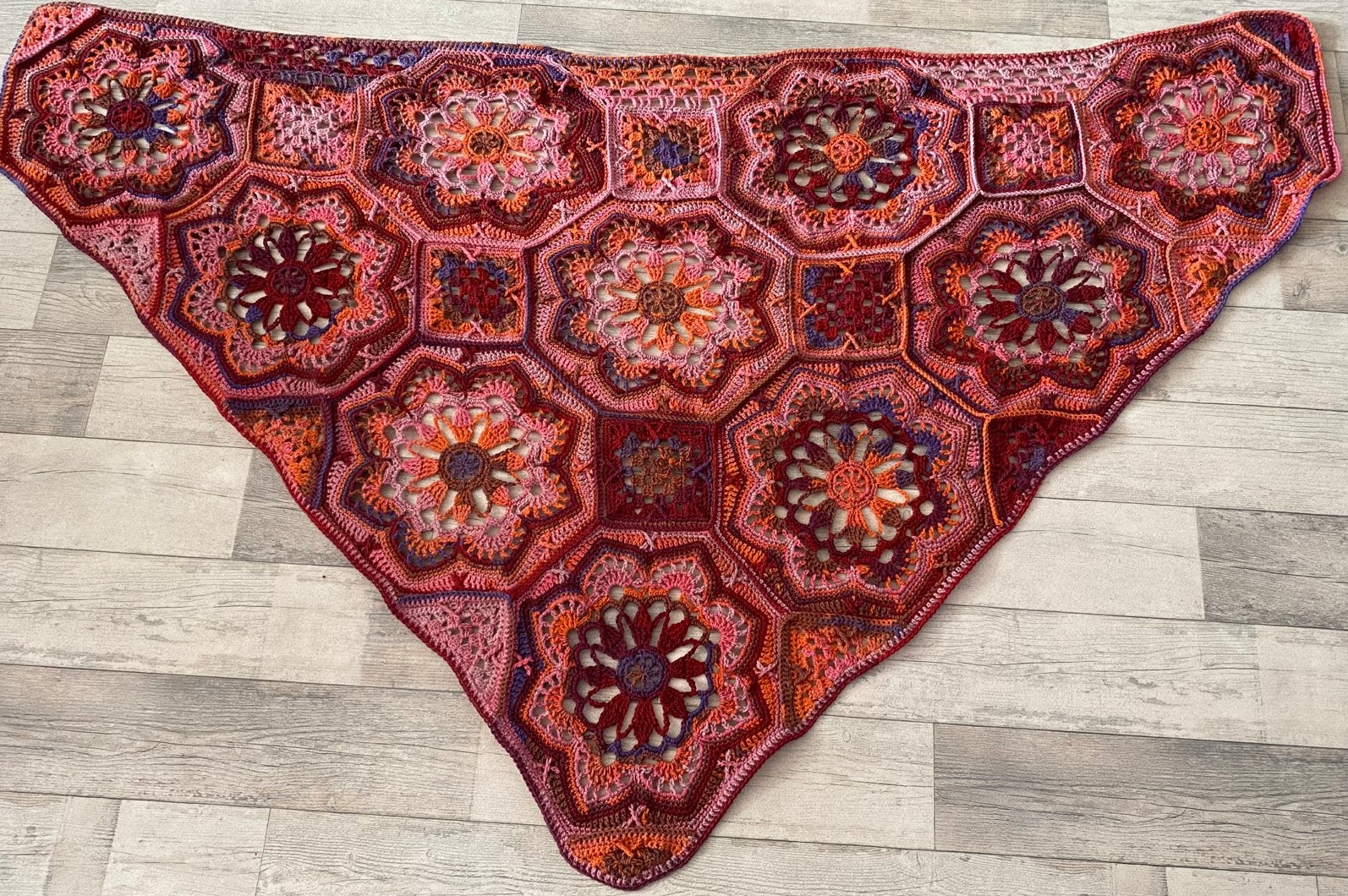 Persian Tiles omslagdoek/sjaal, Kleding | Dames, Ophalen of Verzenden, Nieuw, Maat 46/48 (XL) of groter, Sjaal