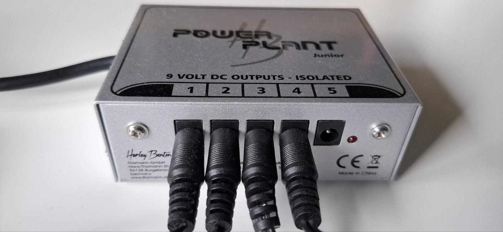 Compacte voeding voor (bas)gitaareffectpedalen, Muziek en Instrumenten, Ophalen of Verzenden, Zo goed als nieuw