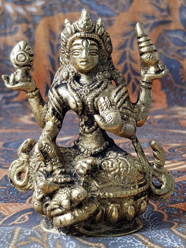 Mooi zwaar origineel Oosters tempelbeeldje van brons 9,7 cm., Handgemaakt, Goud, Ophalen of Verzenden, Brons