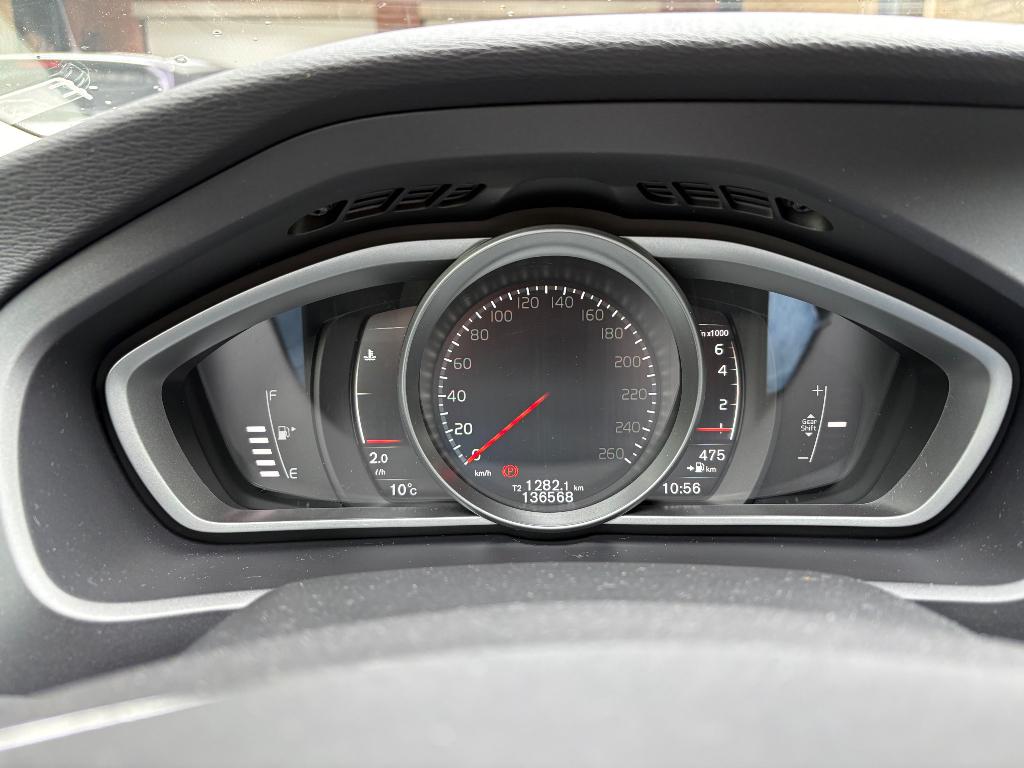 Volvo V40 2.0 T3 152PK 2017 Grijs, Auto's, Voorwielaandrijving, Stof, 4 cilinders, 152 pk