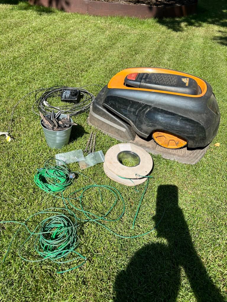 McCulloch Rob R600 (Husqvarna) robotmaaier met accessoires, Ophalen of Verzenden, Gebruikt, 20 tot 25 cm