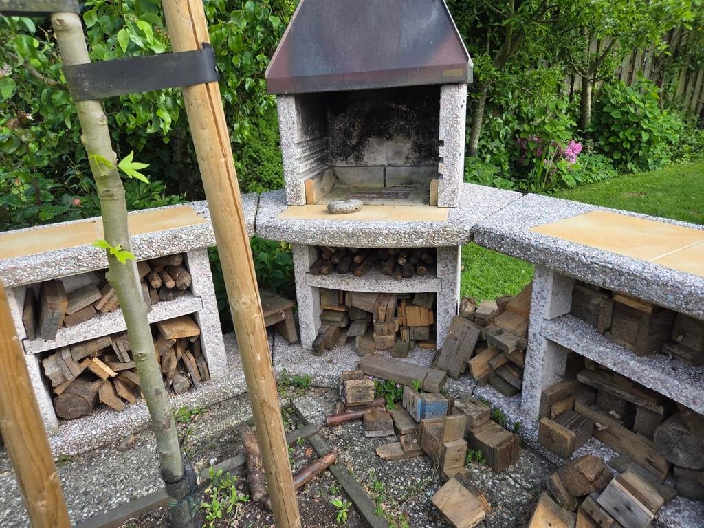 Buitenkeuken en haard met werkbladen en houtopslag, Tuin en Terras, Ophalen, Gebruikt, Onbekend
