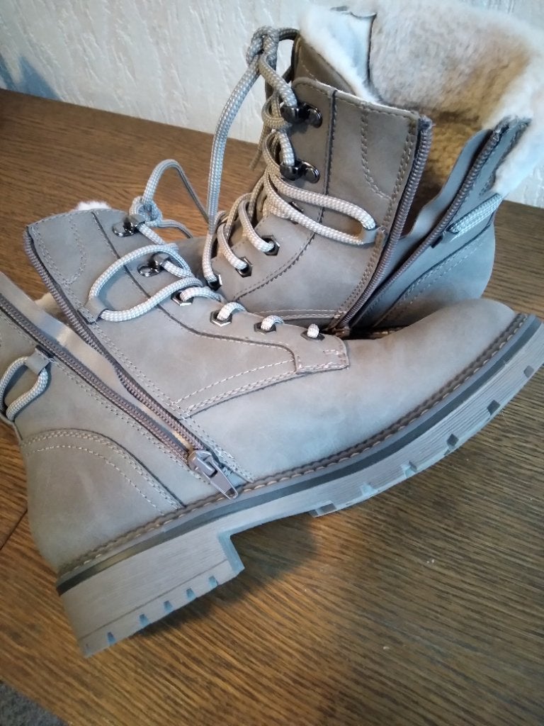 Nieuwe winterboots, Beige, Nieuw, Ophalen of Verzenden, Sneakers of Gympen