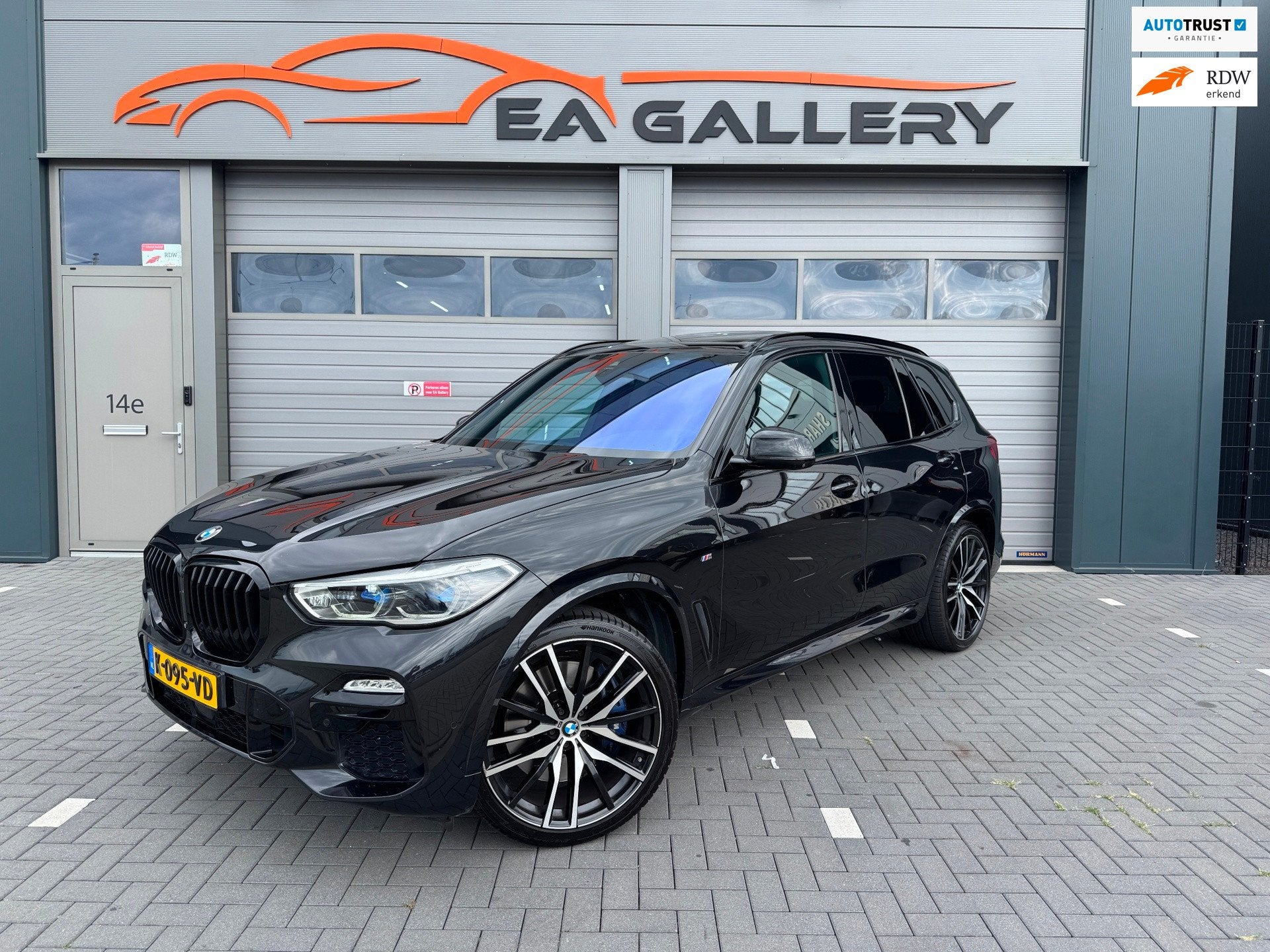 BMW X5 XDrive40i High Executive BOMVOL Black APK, Auto's, Dealer onderhouden, Gebruikt, Adaptive Cruise Control, Bedrijf
