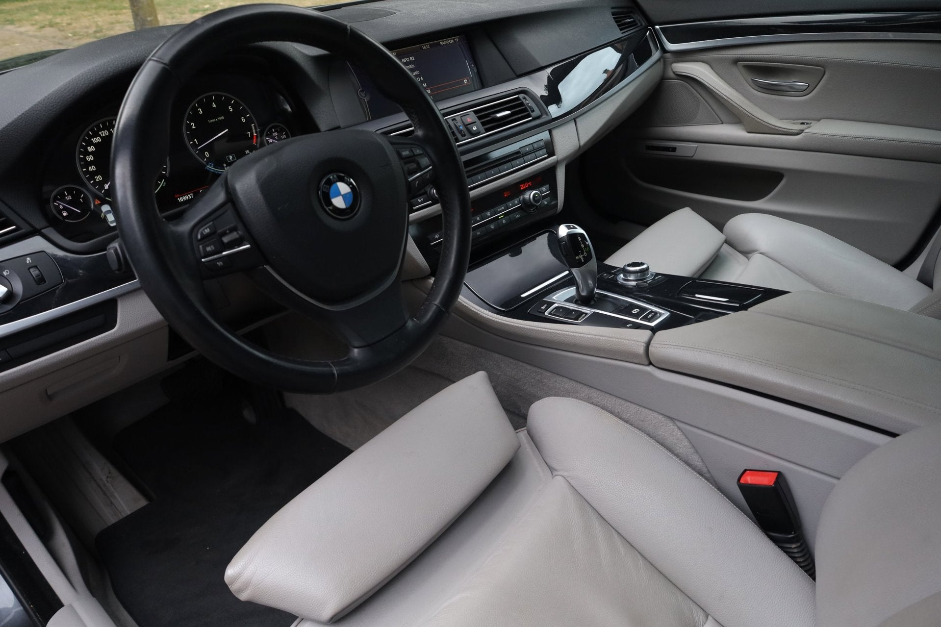 BMW 5-serie 528i High Executive Aut. | Panorama | Luxe leder, Achterwielaandrijving, Gebruikt, 2000 kg, 259 pk