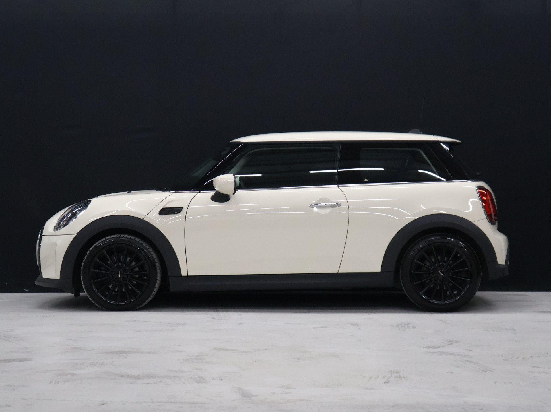 MINI 3-deurs 1.5 One Business Edition [APPLE CARPLAY, JCW VE, Auto's, Dealer onderhouden, Gebruikt, 4 stoelen, Leder en Stof