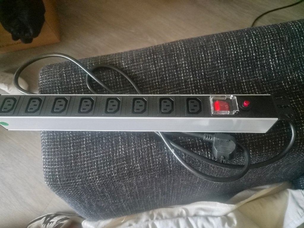 Intellinet 163620 19-inch PDU, Ophalen of Verzenden, Zo goed als nieuw