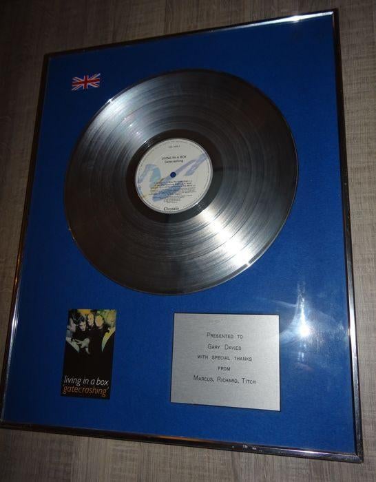 Living in a box Silver Record Award Disc No Riaa, Ophalen of Verzenden, Gebruikt, Poster, Artwork of Schilderij