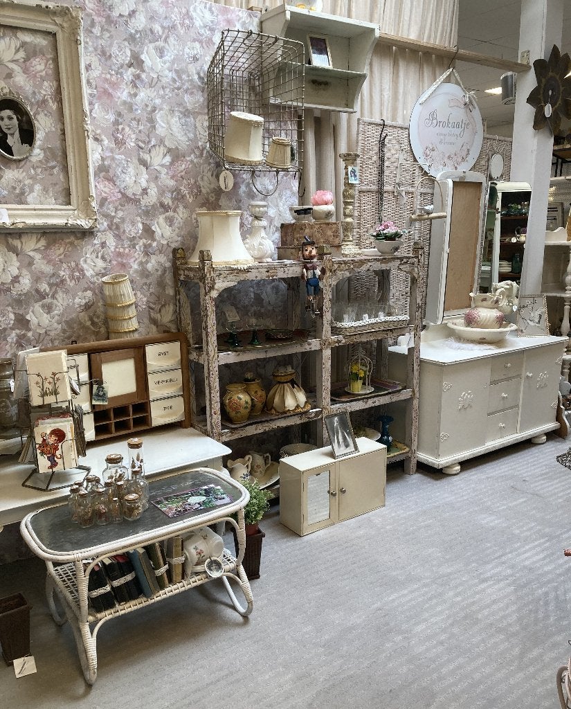 Brocante bij Brokaatje in Warenhuis Strant in Haren bij Oss, Ophalen