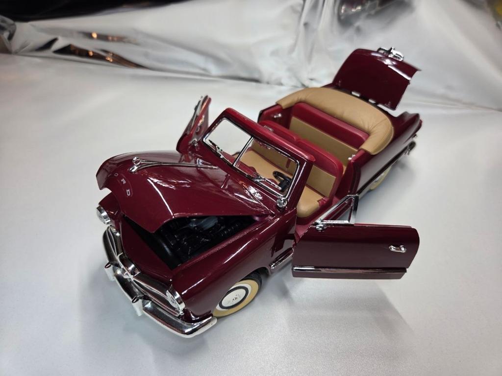 Ford. Convertible. 1949, Ophalen of Verzenden, Zo goed als nieuw, Auto, ERTL