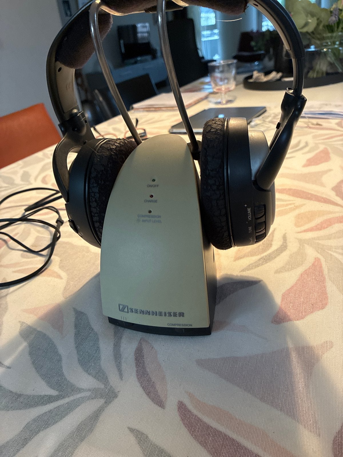 Sennheiser Draadloze Hoofdtelefoon met Oplaadstation, Audio, Tv en Foto, Koptelefoons, Gebruikt, Sennheiser, Ophalen of Verzenden