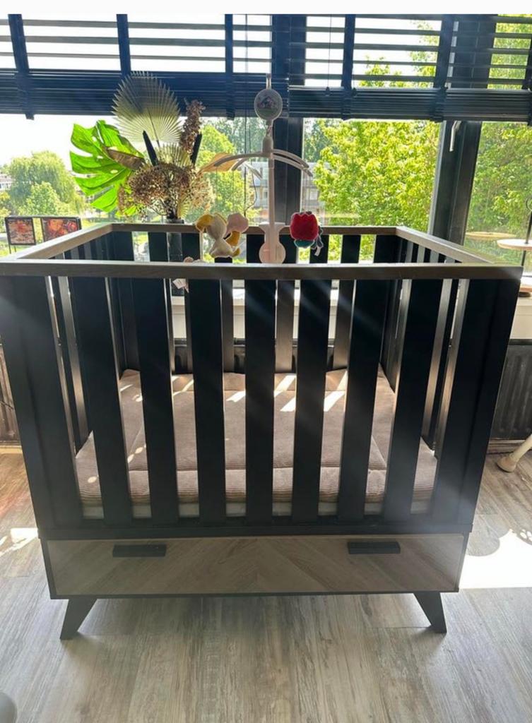 Zwart met hout Interbaby box Lancaster, Kinderen en Baby's, Boxen, Ophalen, Zo goed als nieuw, Rond, Lade