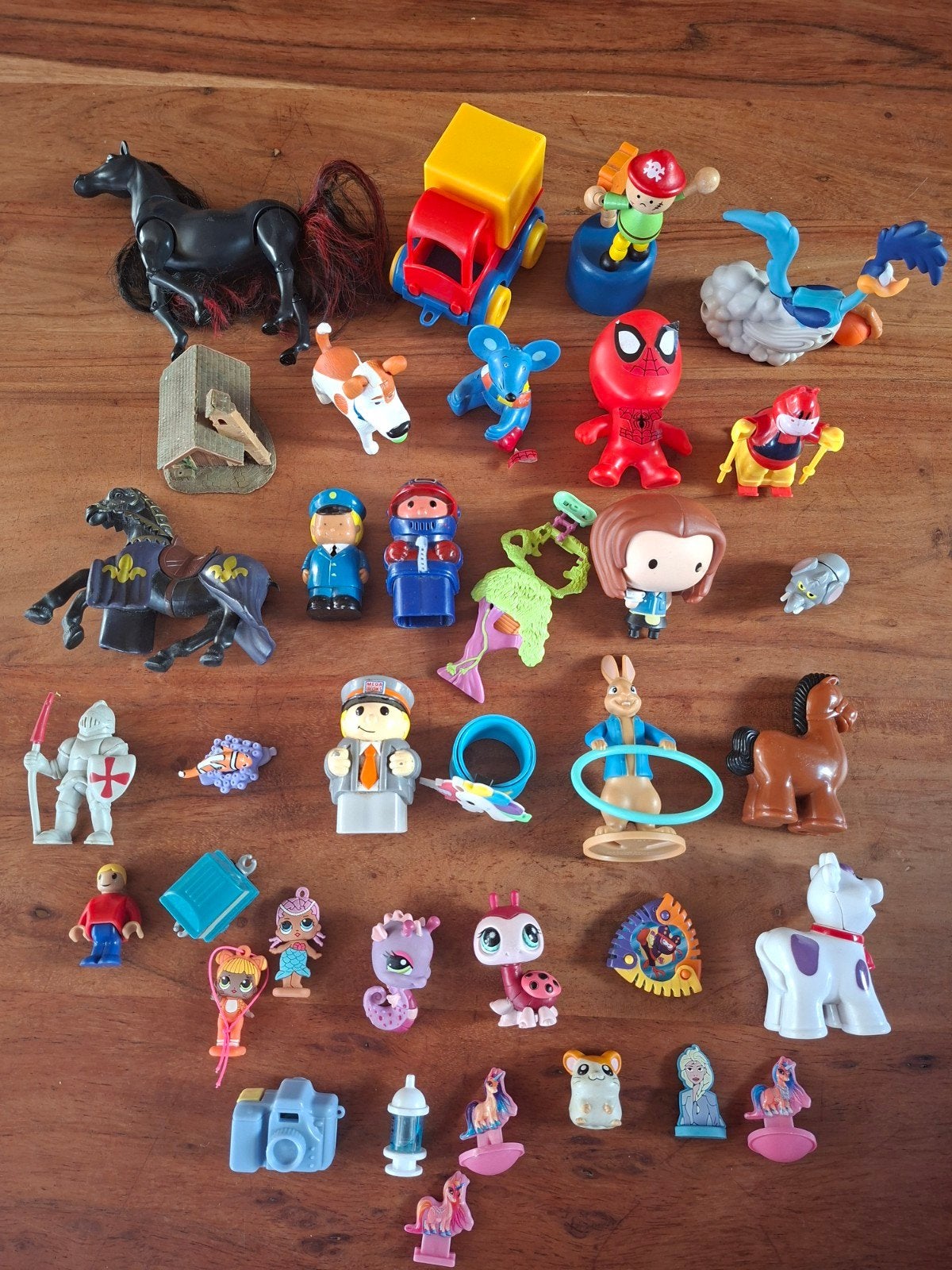 Poppetjes figuren dieren oa mcdonalds disney l.o.l. pet shop, Verzamelen, Poppetjes en Figuurtjes, Ophalen of Verzenden, Gebruikt