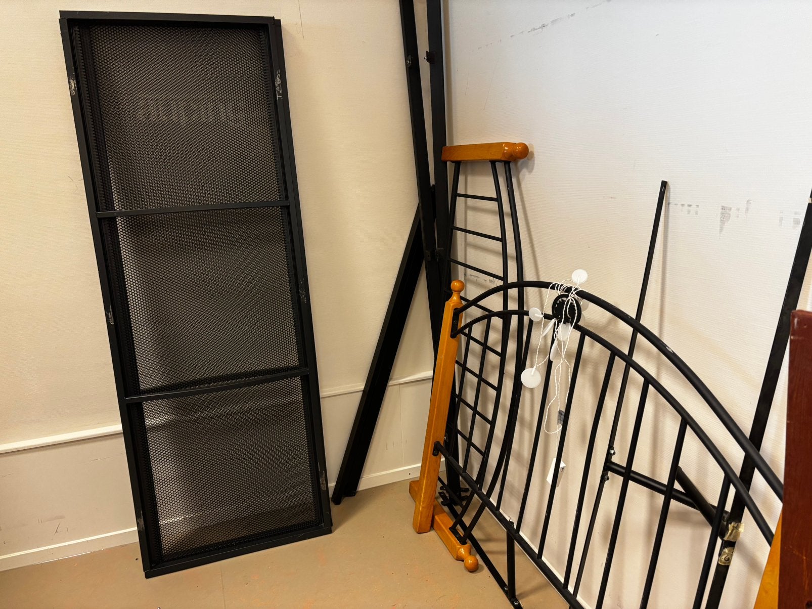 Metalen bed / twijfelaar, Huis en Inrichting, Slaapkamer | Bedden, Ophalen, Zwart, Tweepersoons, 140 cm
