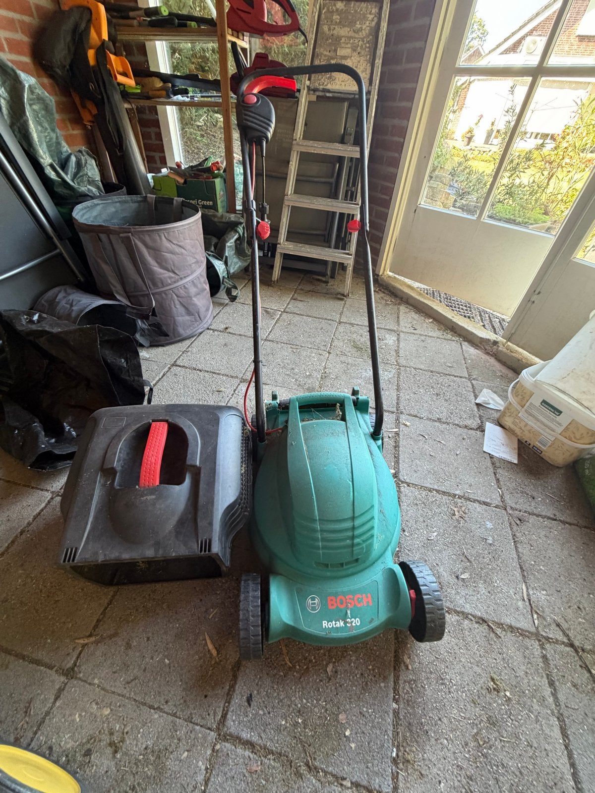 Bosch Rotak 320 elektrische grasmaaier met opvangbak, Tuin en Terras, Ophalen, Cirkelmaaier, Elektrische grasmaaier, Zo goed als nieuw