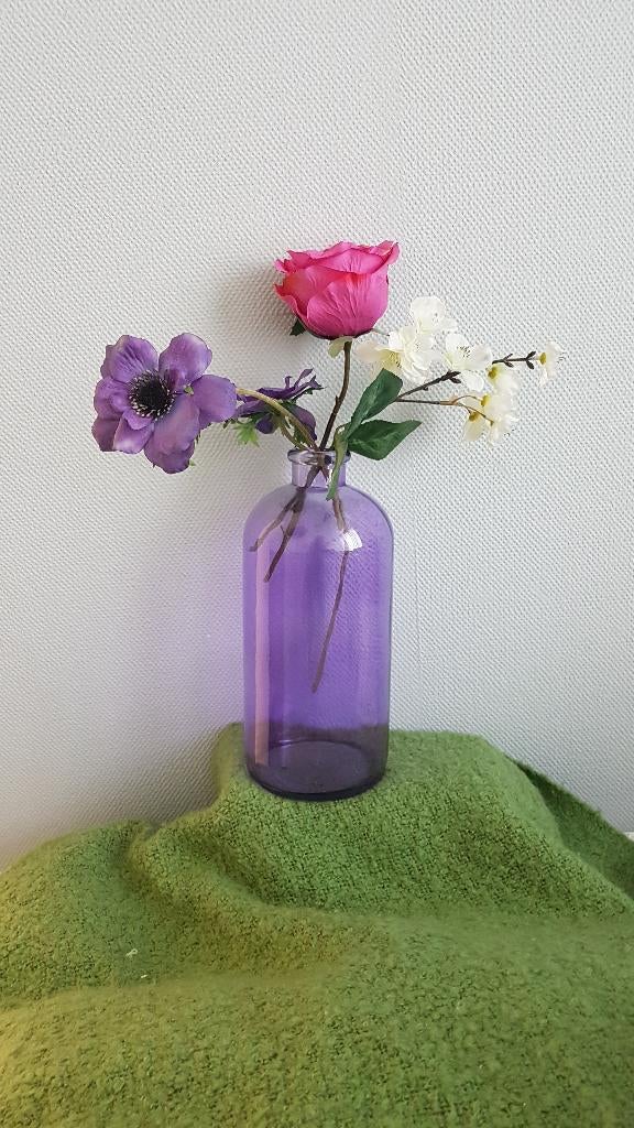 Paarse fles - vaas, Huis en Inrichting, Woonaccessoires | Vazen, Ophalen of Verzenden, Zo goed als nieuw, Overige kleuren, Glas