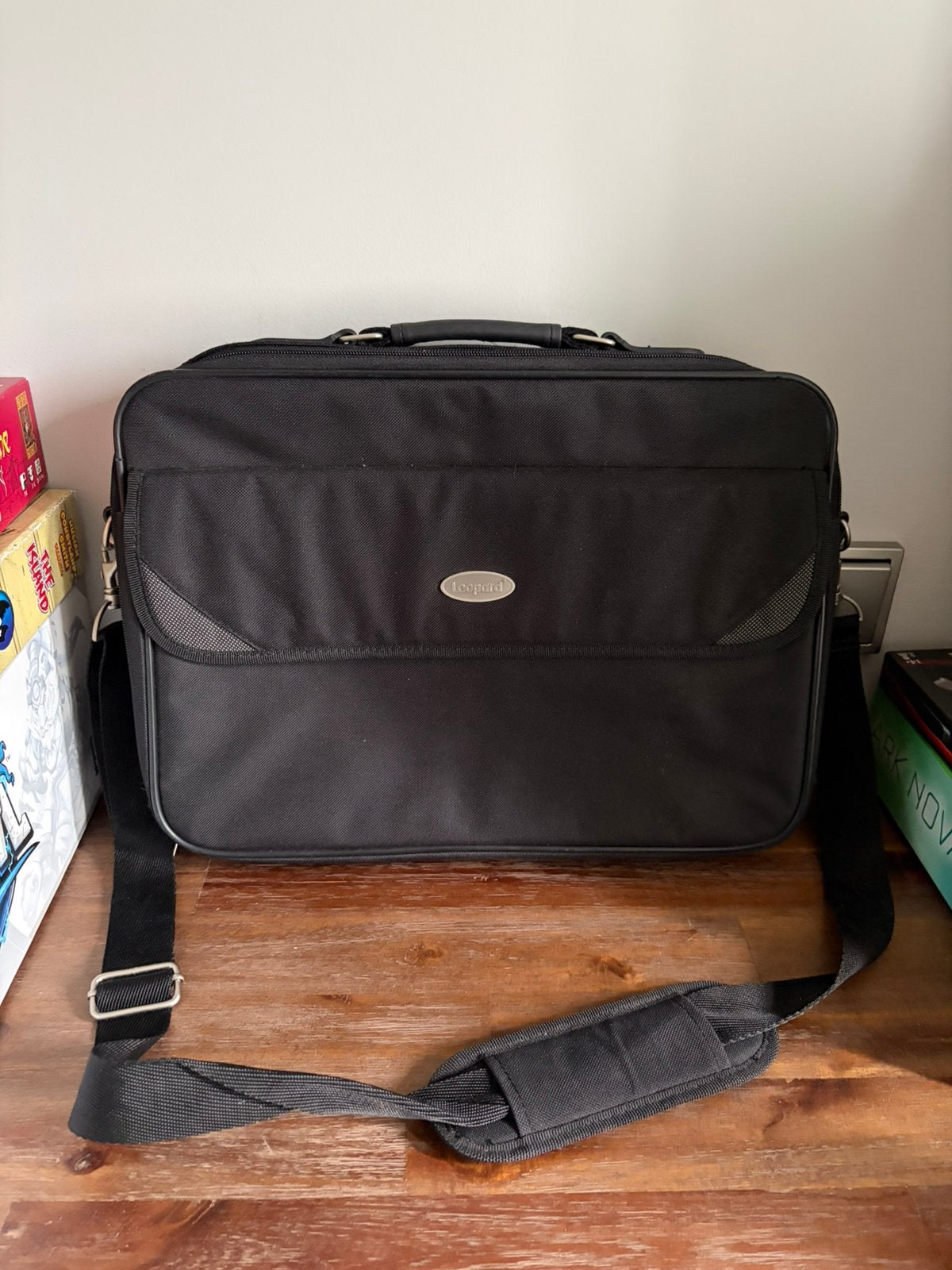 Laptoptas Leopard 40x28x6 cm met veel opbergruimte, Computers en Software, 15 inch, Overige typen, Ophalen of Verzenden, Zo goed als nieuw