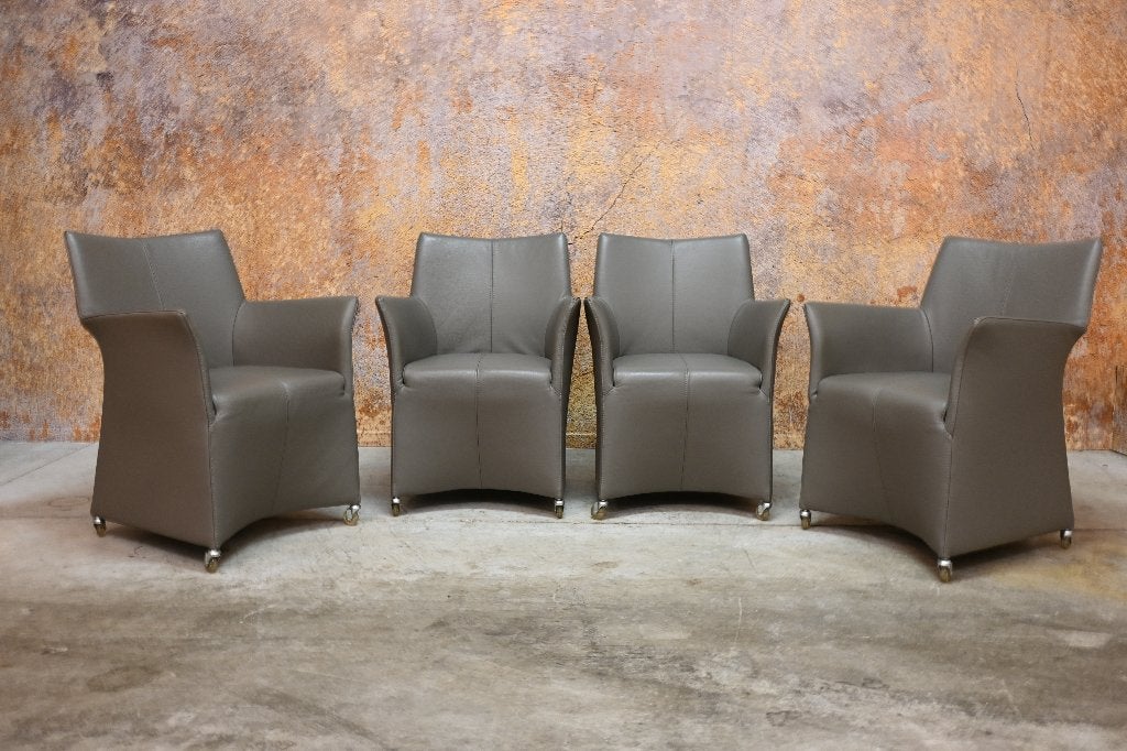 ZGANieuw 4 leren Bert Plantagie Amie design stoelen verrijdb, Huis en Inrichting, Stoelen, Ophalen of Verzenden, Zo goed als nieuw