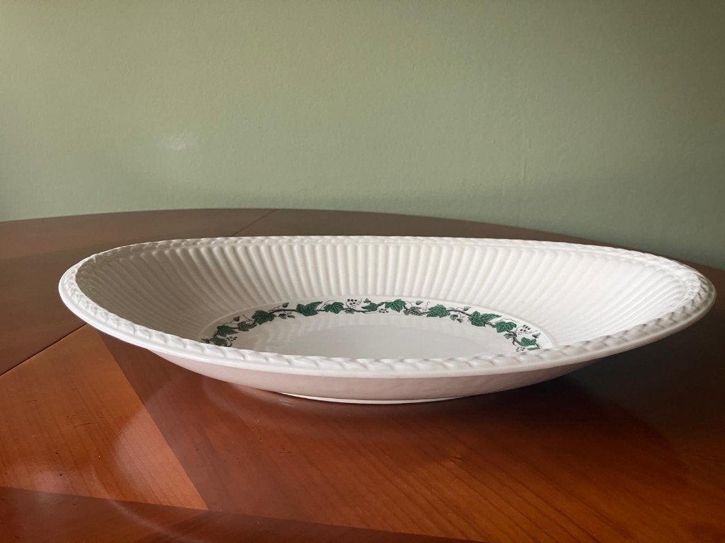 Wedgwood Edme Stratford broodschuit 39 cm., Huis en Inrichting, Keuken | Servies, Overige typen, Ophalen of Verzenden, Zo goed als nieuw
