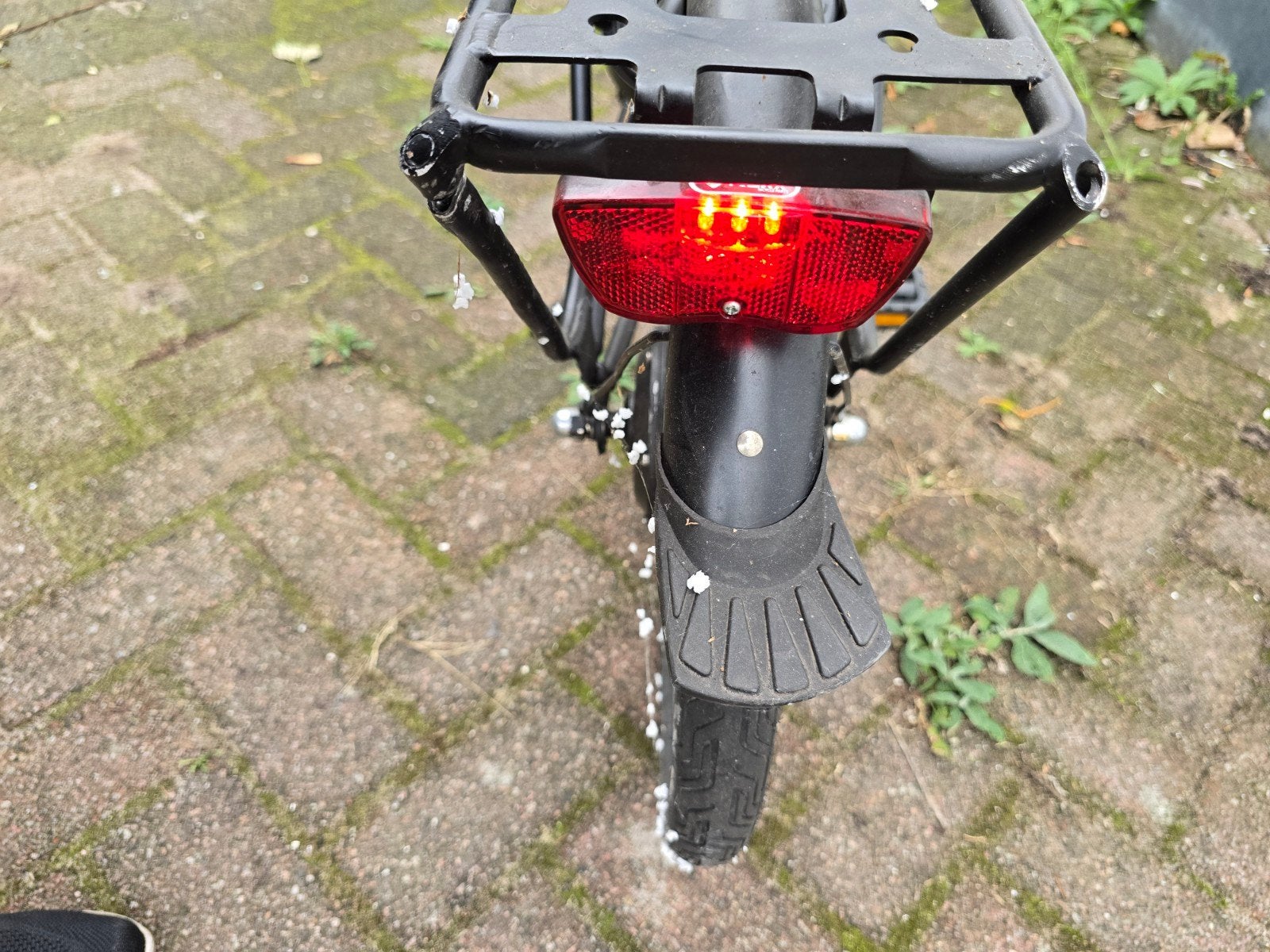 Foto 4 van Btwin vouwfiets met werkende verlichting en handremmen